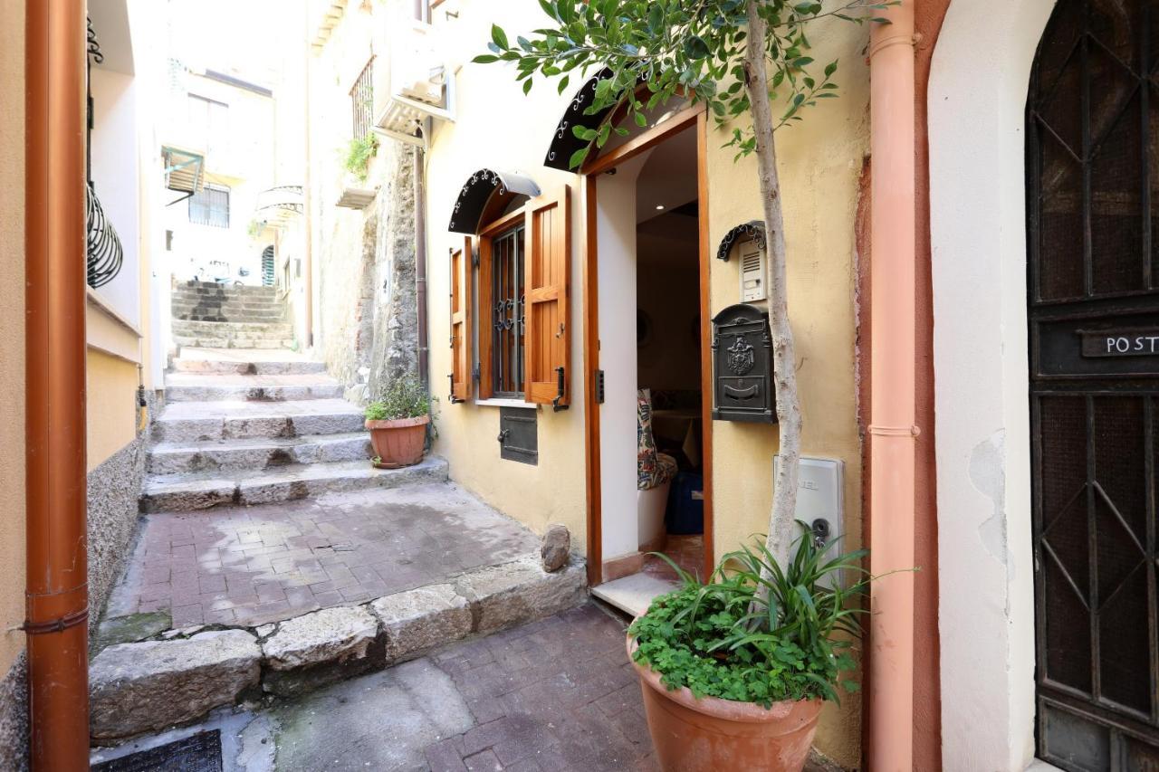 Porta Catania & Duomo Cozy Apartment Taormina Exterior photo